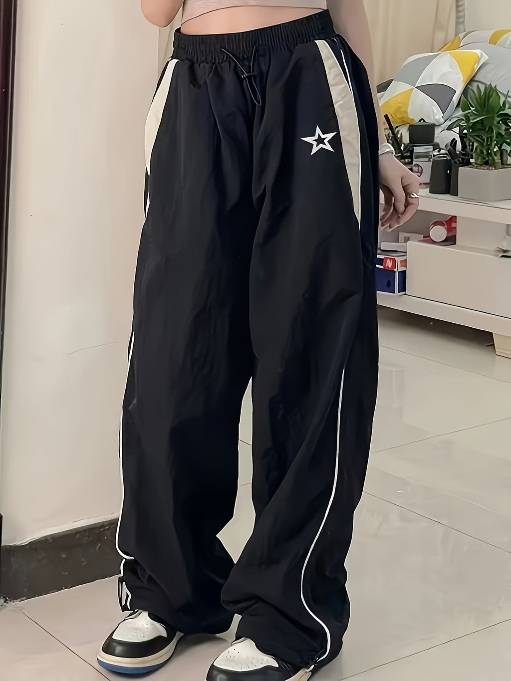 Women's sporty wide-leg trousers with side stripes and elasticated waistband, size