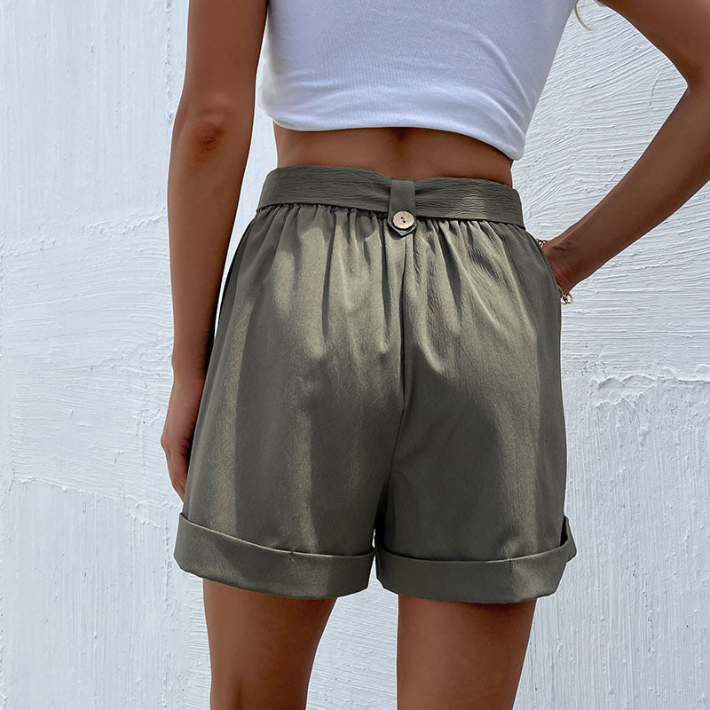 Women's shorts with an elegant waistband and fashionable pleats, size [size missing]