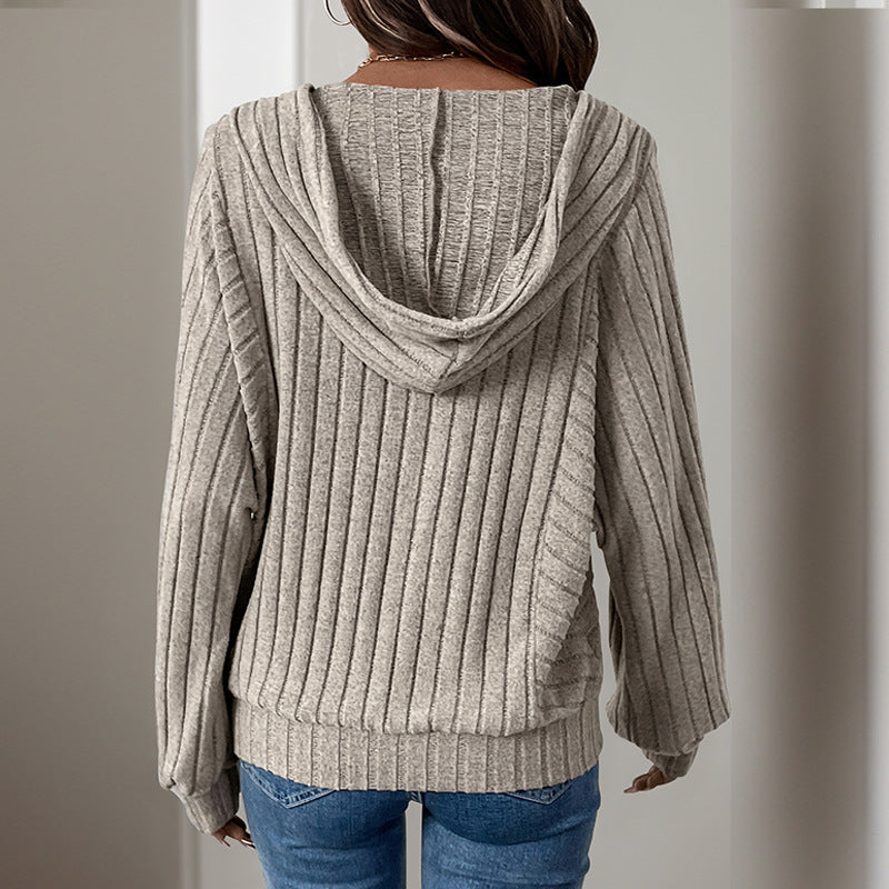 Damen Kapuzensweater mit strukturiertem Rippdesign und eleganten Knopfdetails GR