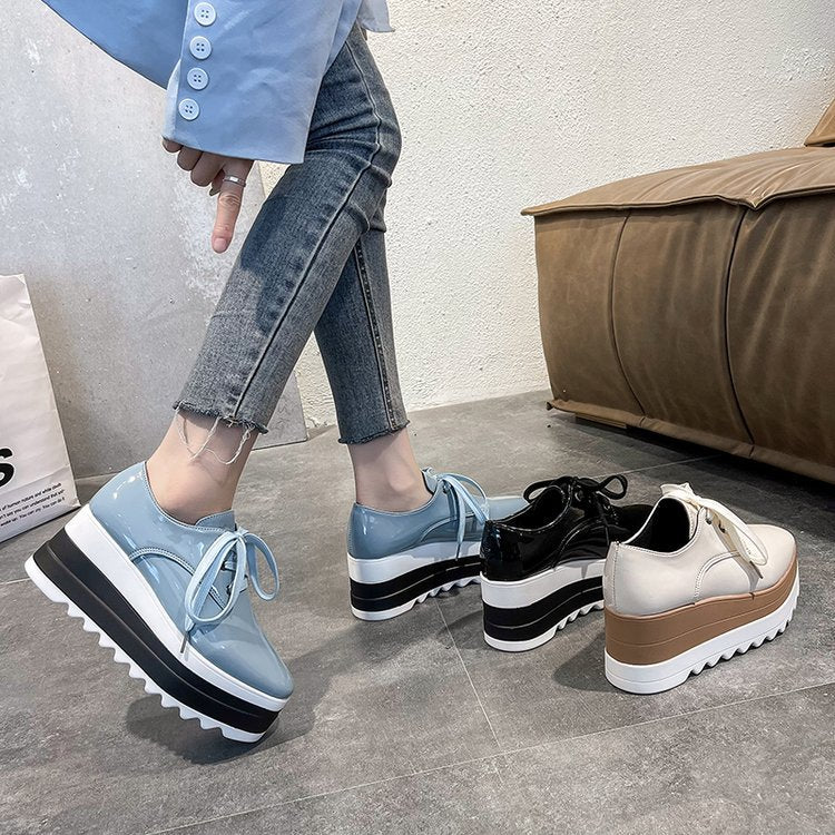 Women's fashionable platform sneakers with a chic shine and comfortable sole construction, size GR