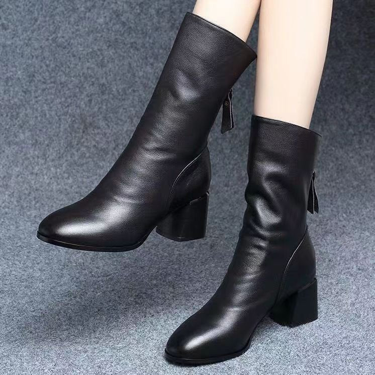 GR | Luxurious vegan leather ankle boots with zipper