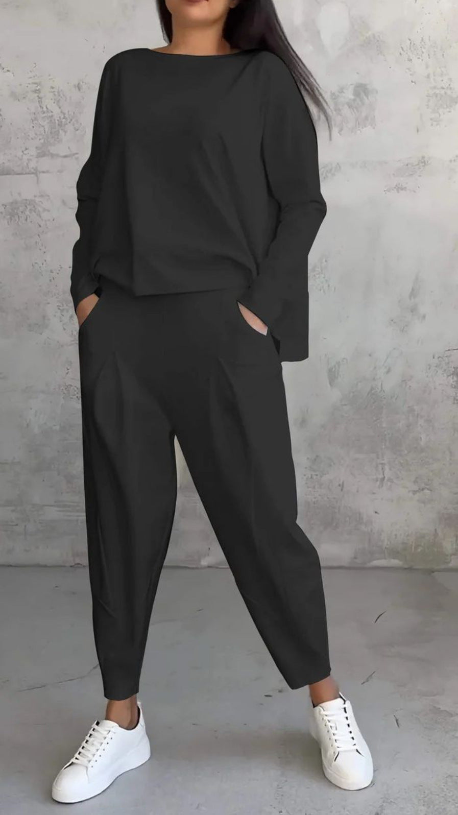 GR | Solid color slim-fit trouser suit with round neckline