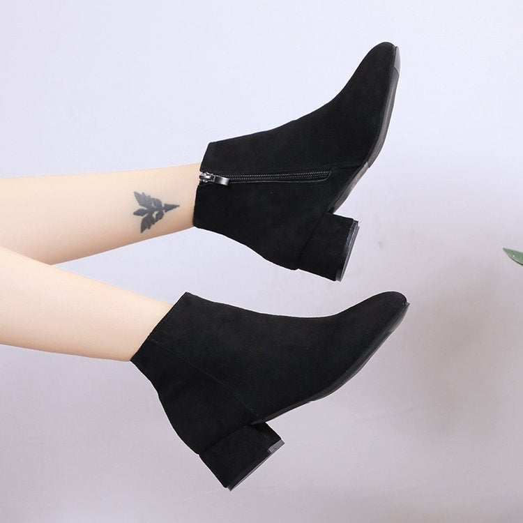Women's ankle boots with a modern, minimalist design and comfortable block heel, size GR