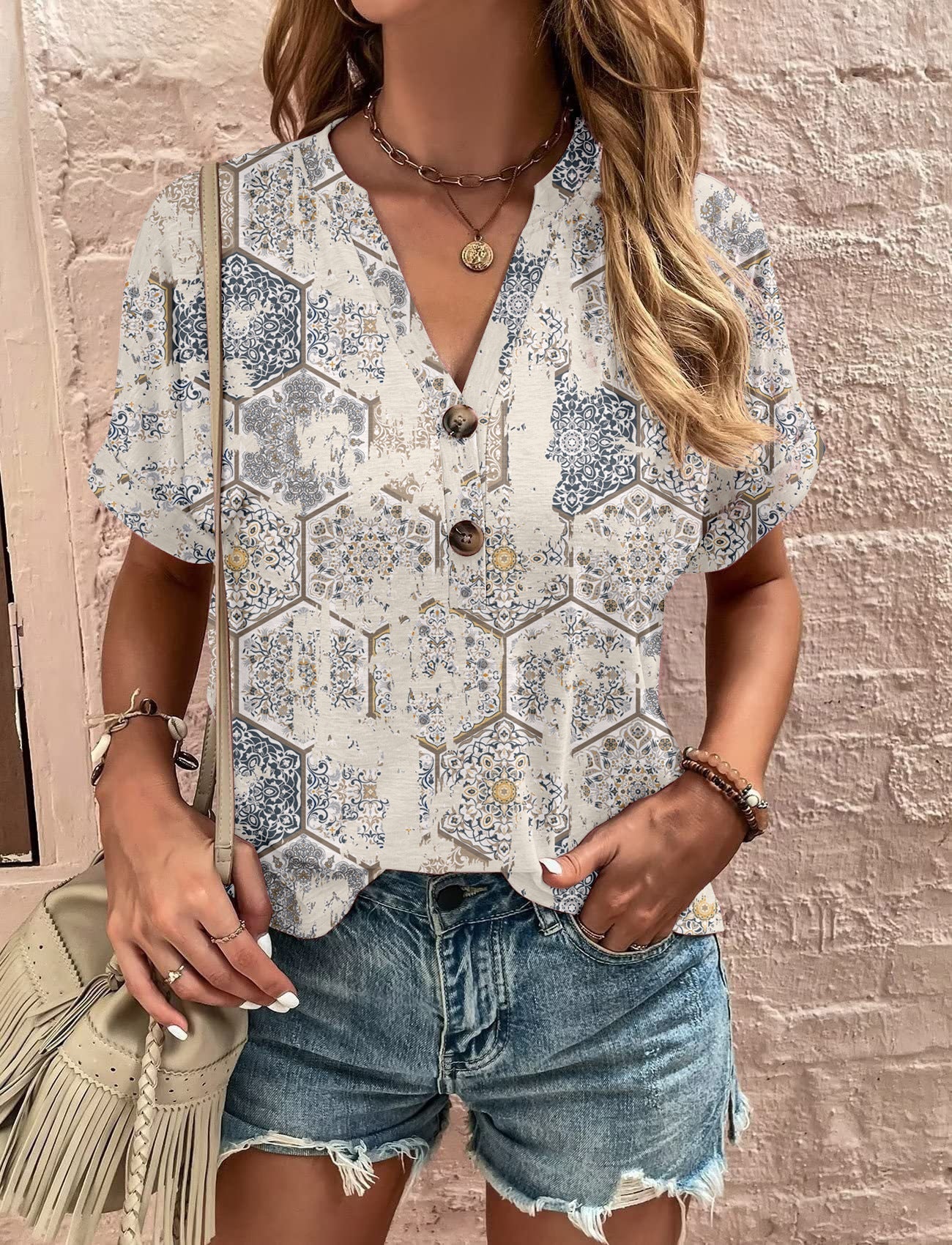 Damen lässiges kurzärmliges Blusenshirt mit verspieltem Paisleymuster und modernen Knopfdetails GR