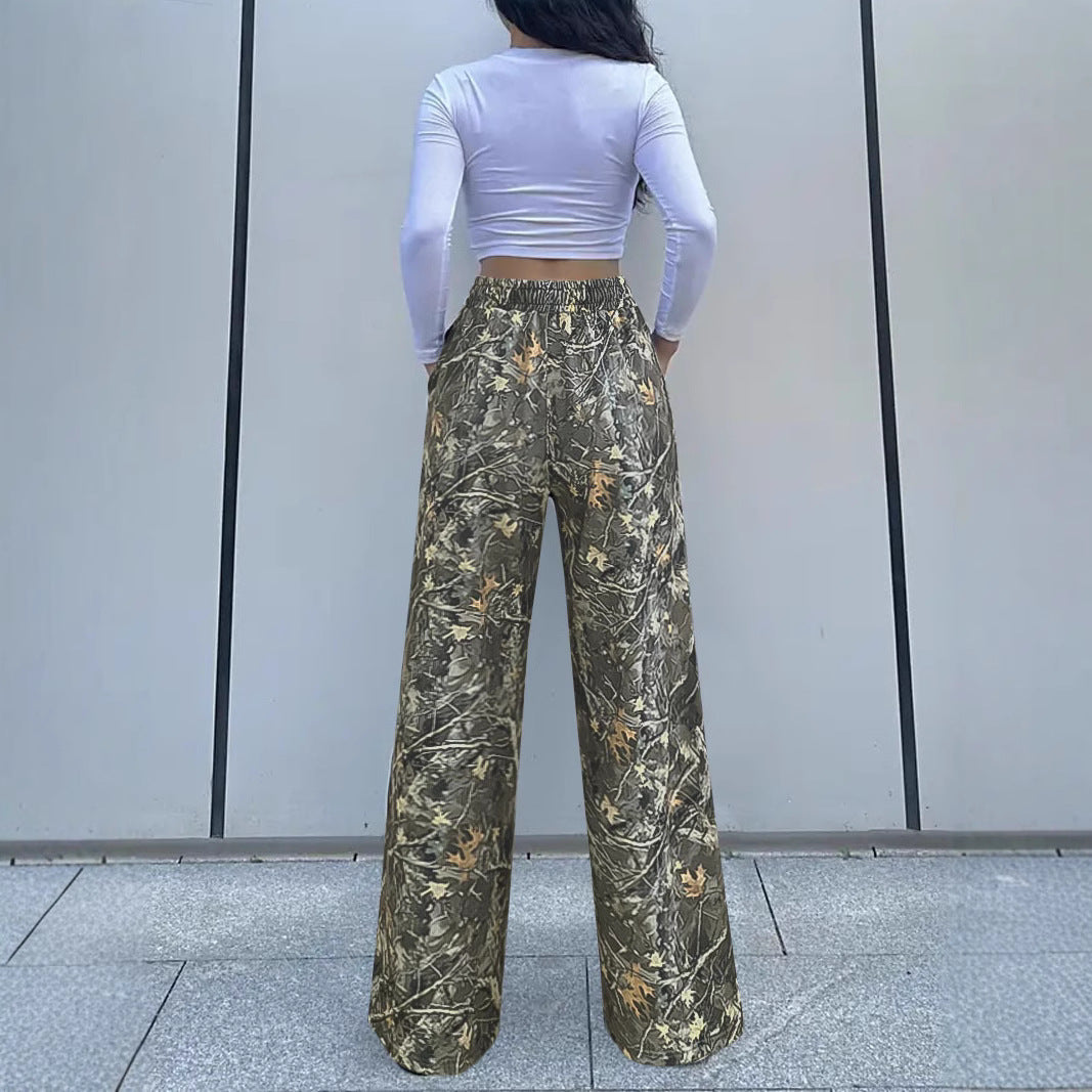 Women's Comfortable Cargo Trousers in Trendy Camouflage Design, Size