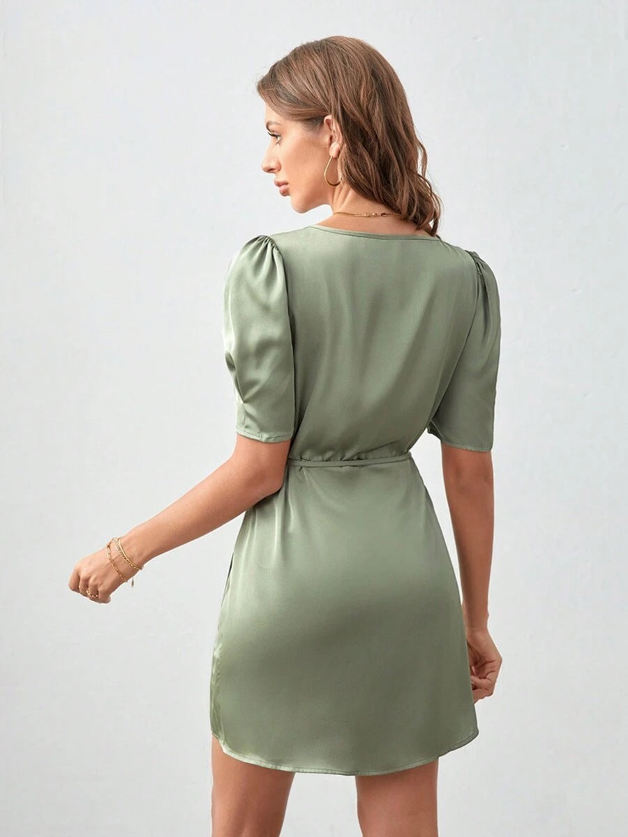 GR | Satin Mini Kleid Wickelstil Puffärmel V-ausschnitt Elegante Passform