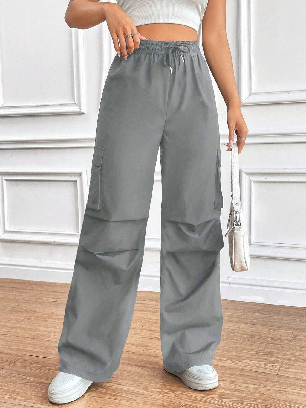 Women's cargo trousers with a modern cut and practical pockets, size S