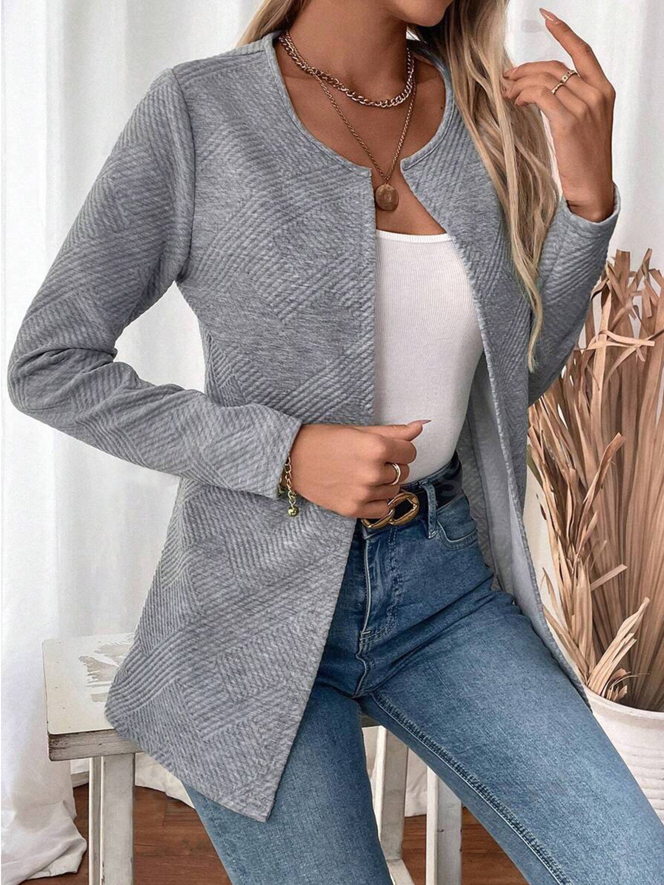 Women's slim-fit cardigan – Minimalist & elegant commuter style