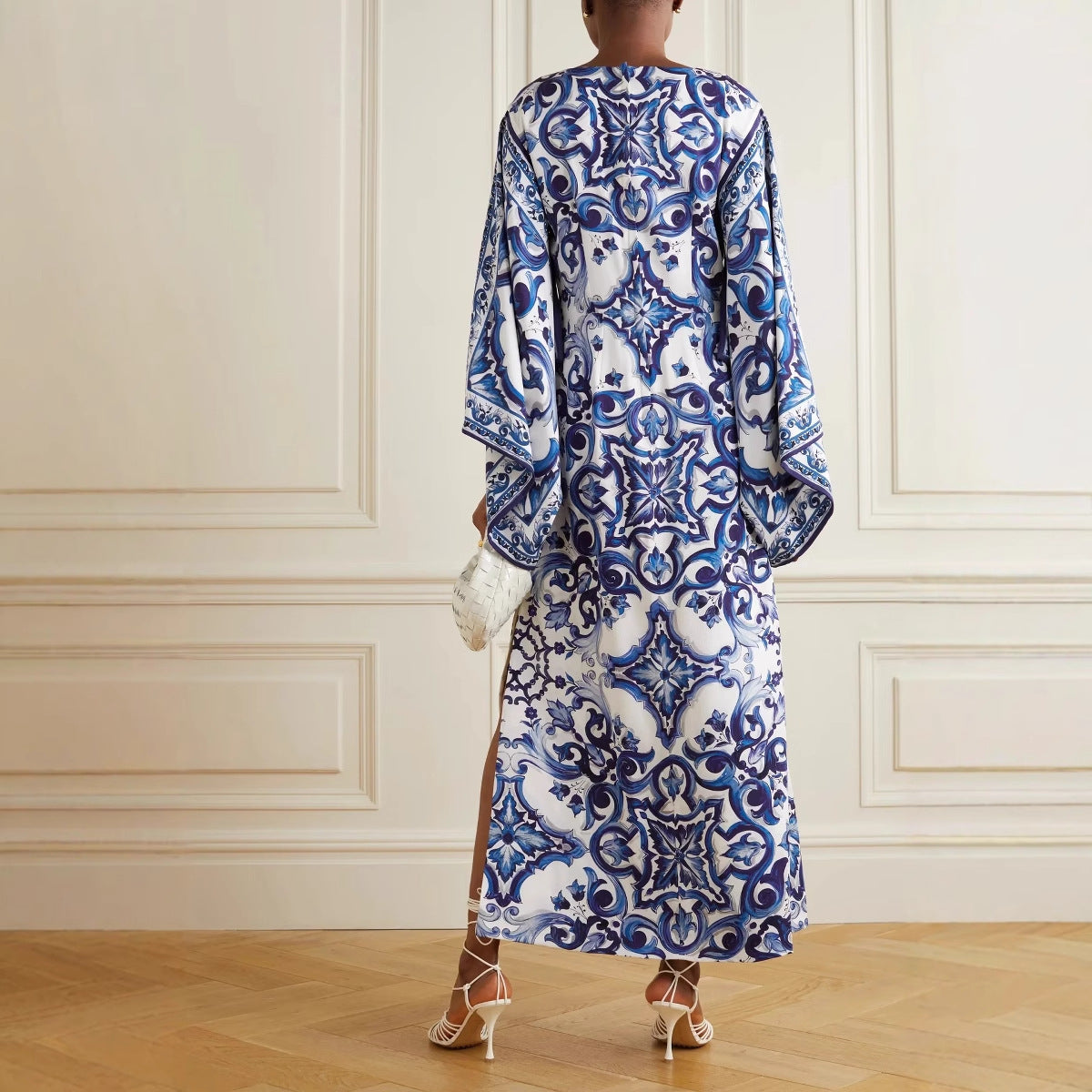 Women's elegant kaftan with artistic pattern and side slits, size S