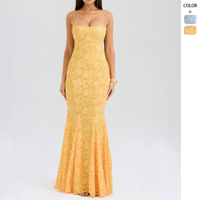 Women's figure-hugging evening dress with luxurious lace pattern and elegant cut, size S