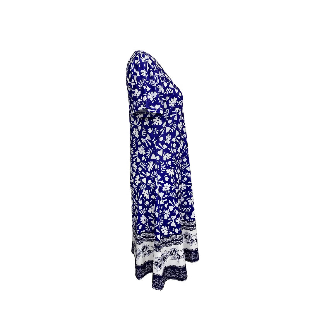 Women's casual dress with playful floral print and practical pockets, size