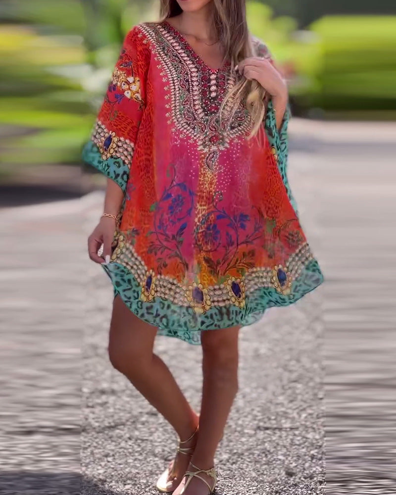 Damen Strandkleid im farbenfrohen Boho-Stil mit verspieltem Design und tiefem V-Ausschnitt GR