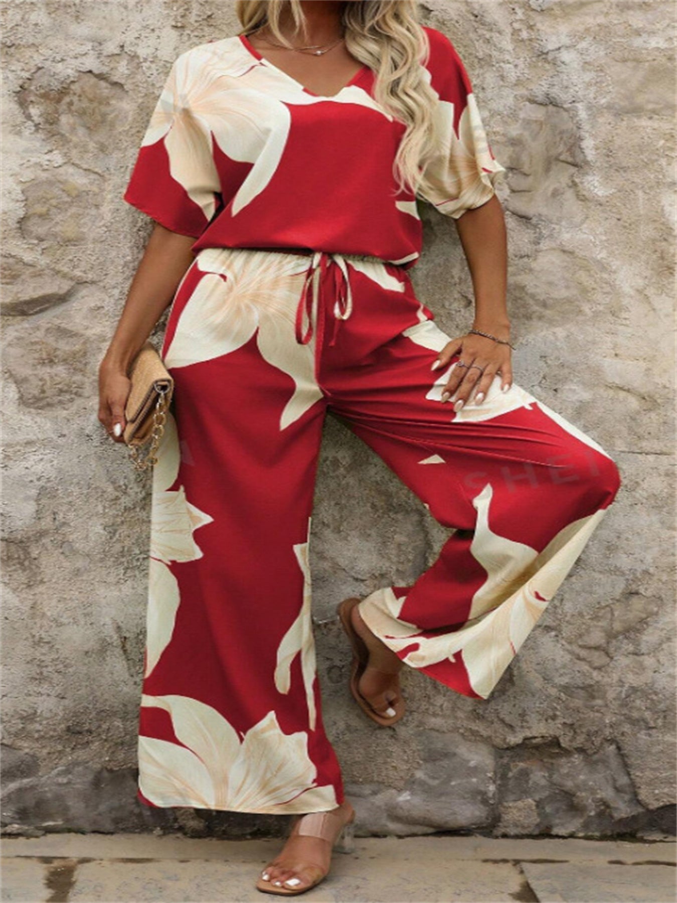 Women's relaxed jumpsuit with floral design and elasticated waistband, size