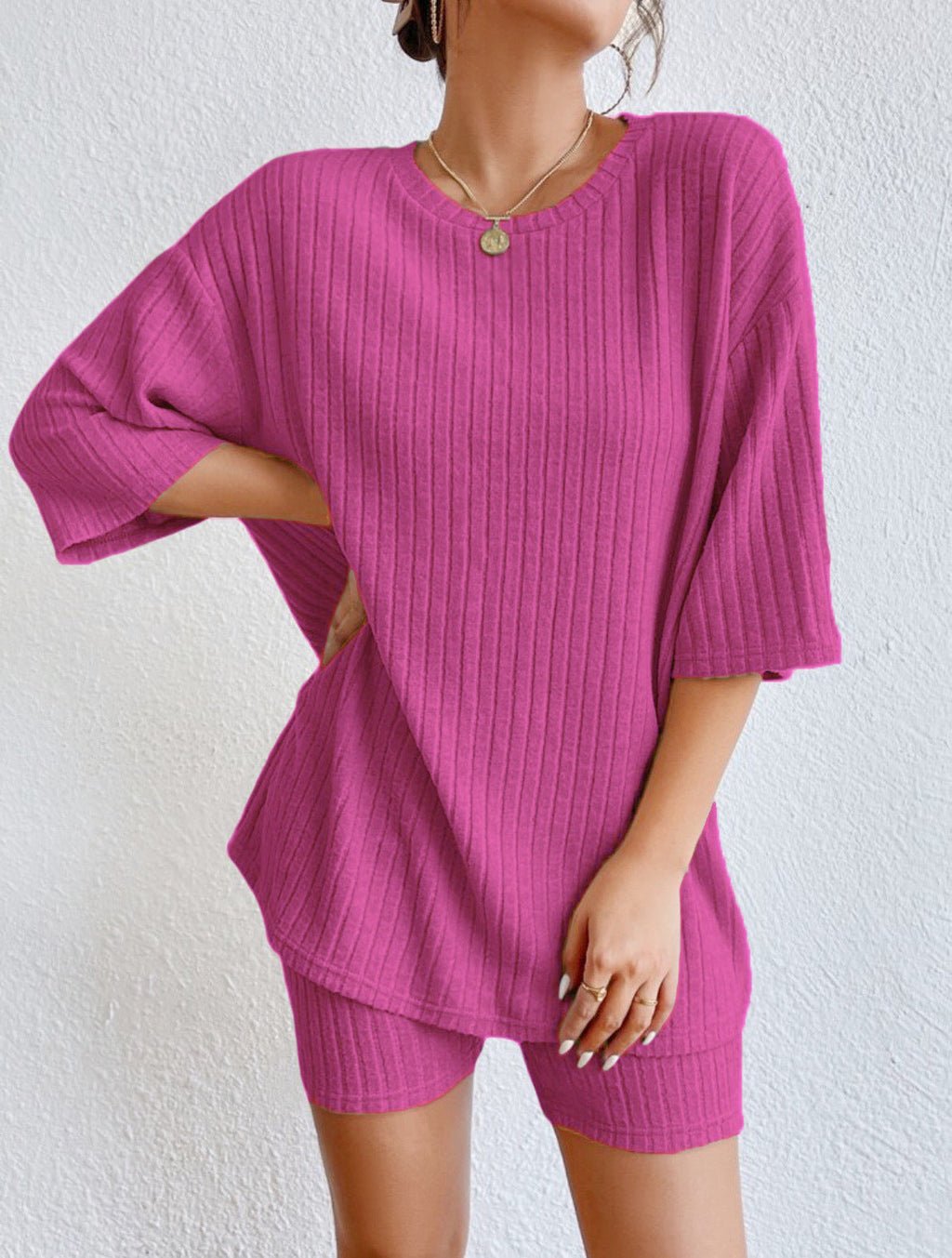 Women's comfortable short-sleeved set with ribbed knit and relaxed fit, size