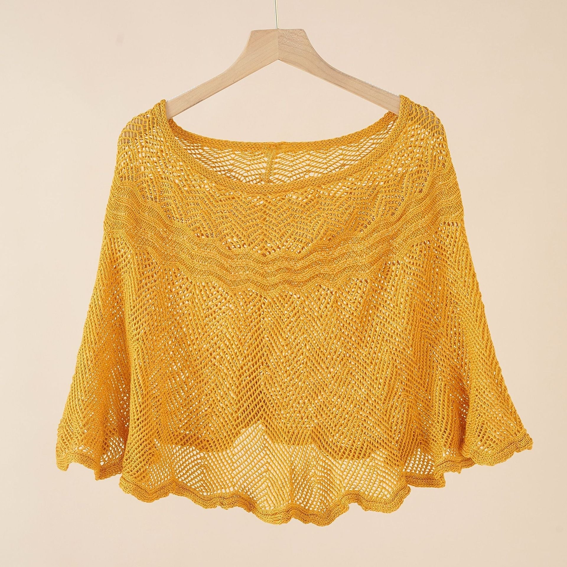 Damen luftiger Strickponcho im modernen Design GR