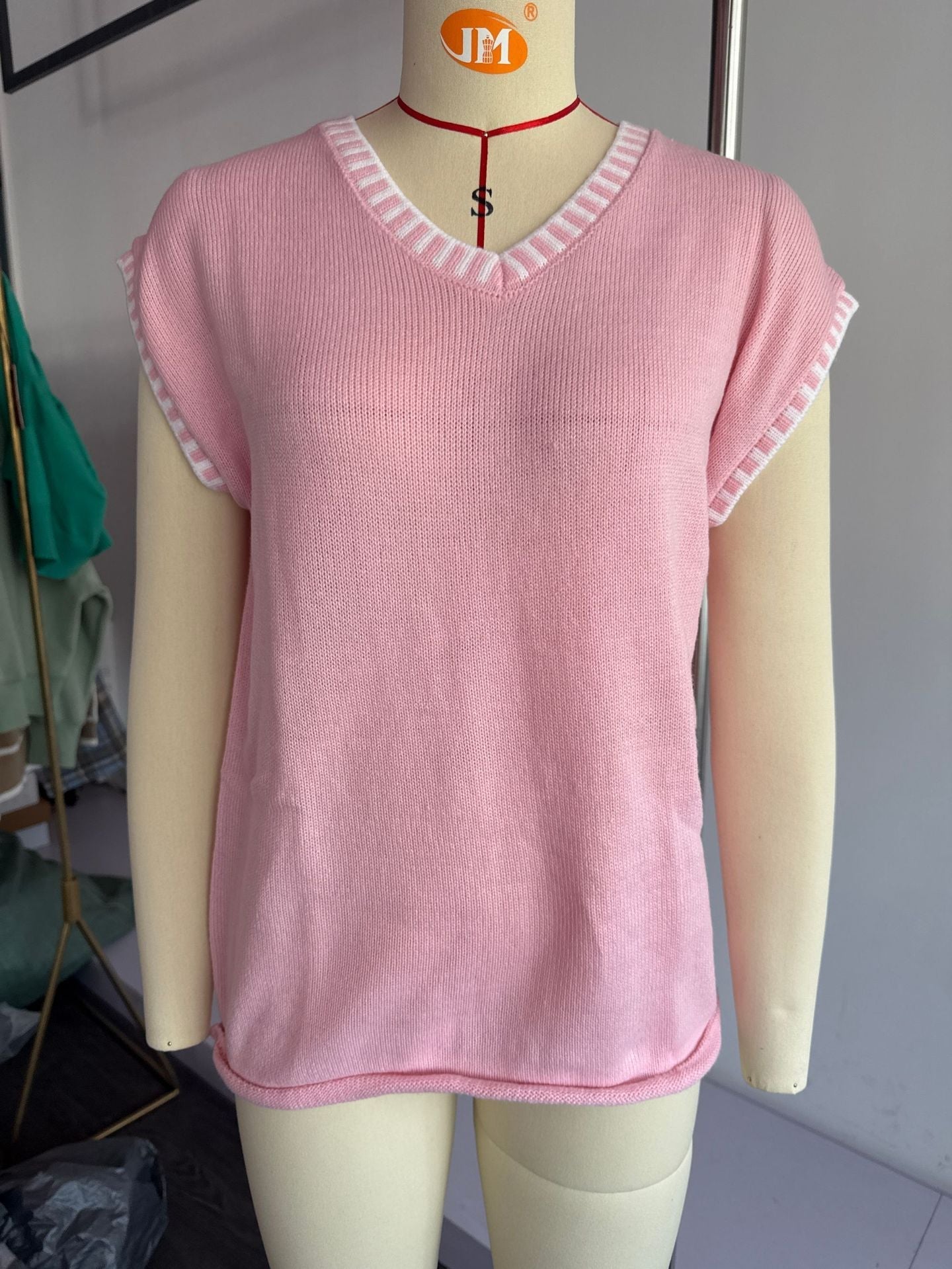 Damen lässiges Strickoberteil mit Dekorativem V-Ausschnitt und Kontrastdetails GR