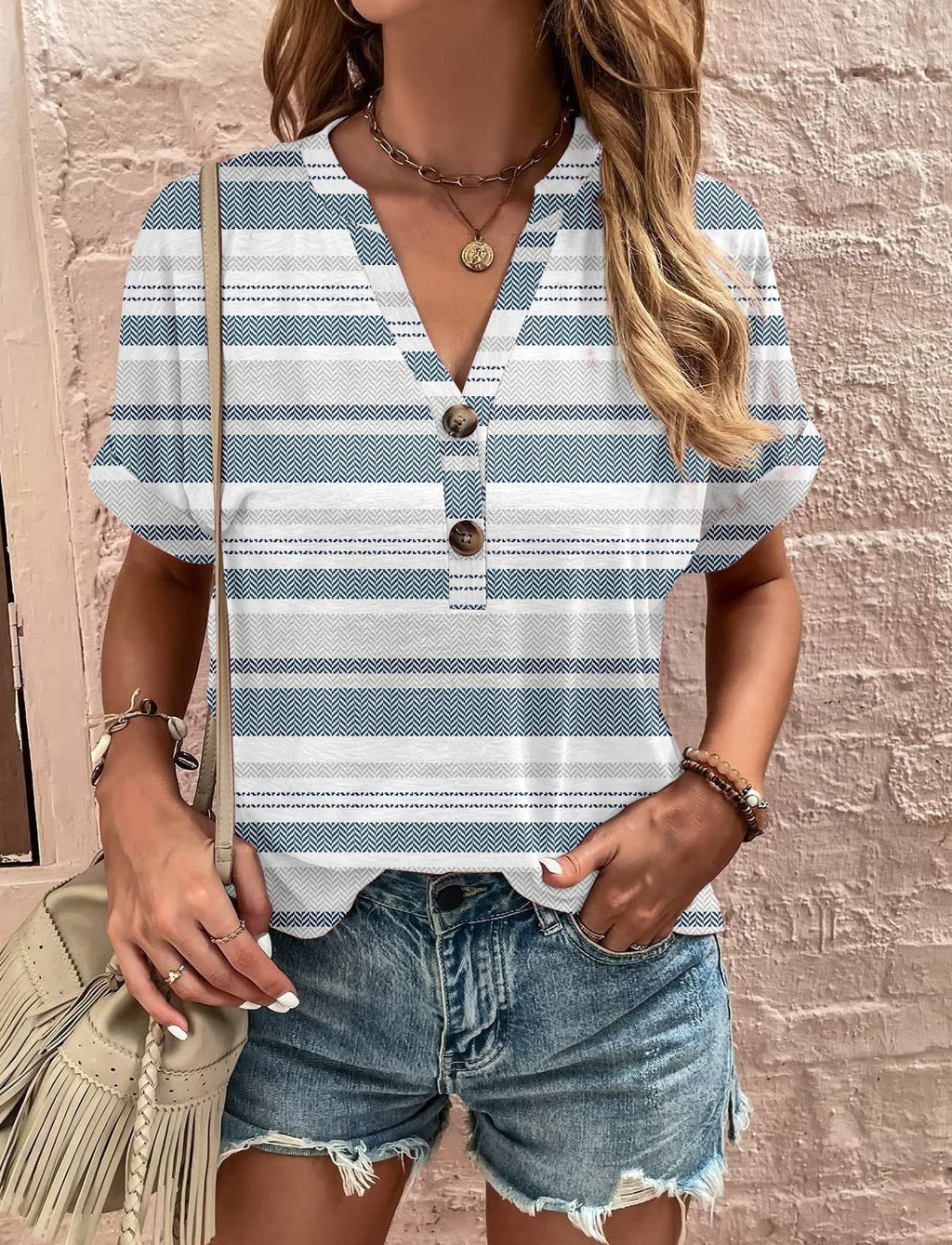 Damen lässiges kurzärmliges Blusenshirt mit verspieltem Paisleymuster und modernen Knopfdetails GR