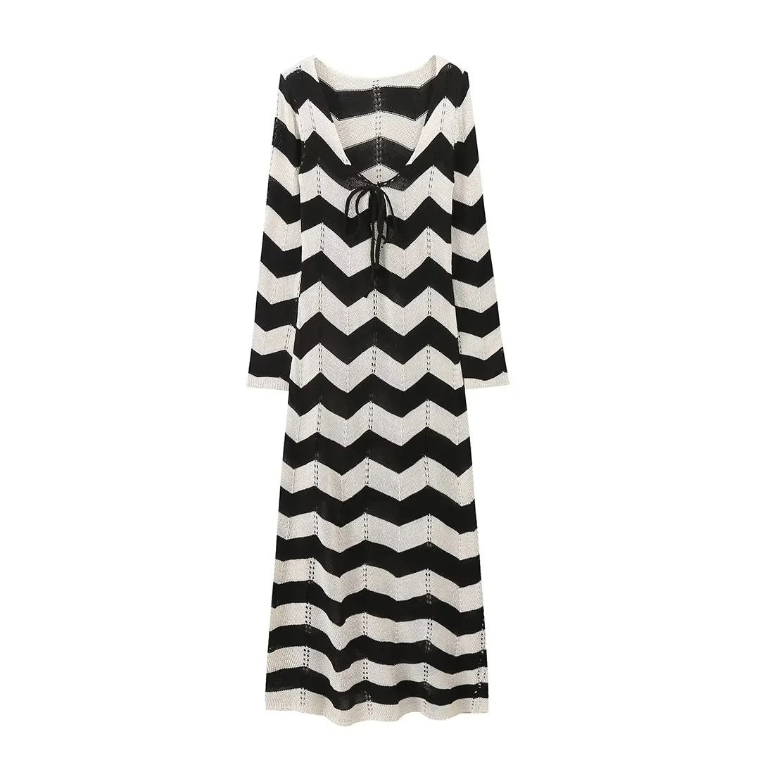 Women's knitted dress with a modern zigzag pattern and deep V-neck, size [size missing]