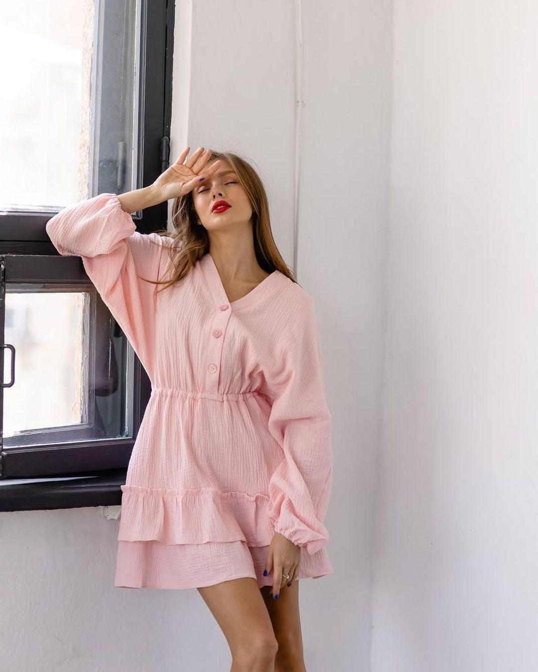 Damen lässiges Babydoll Kleid mit Knopfdetails und voluminösen Ärmeln GR