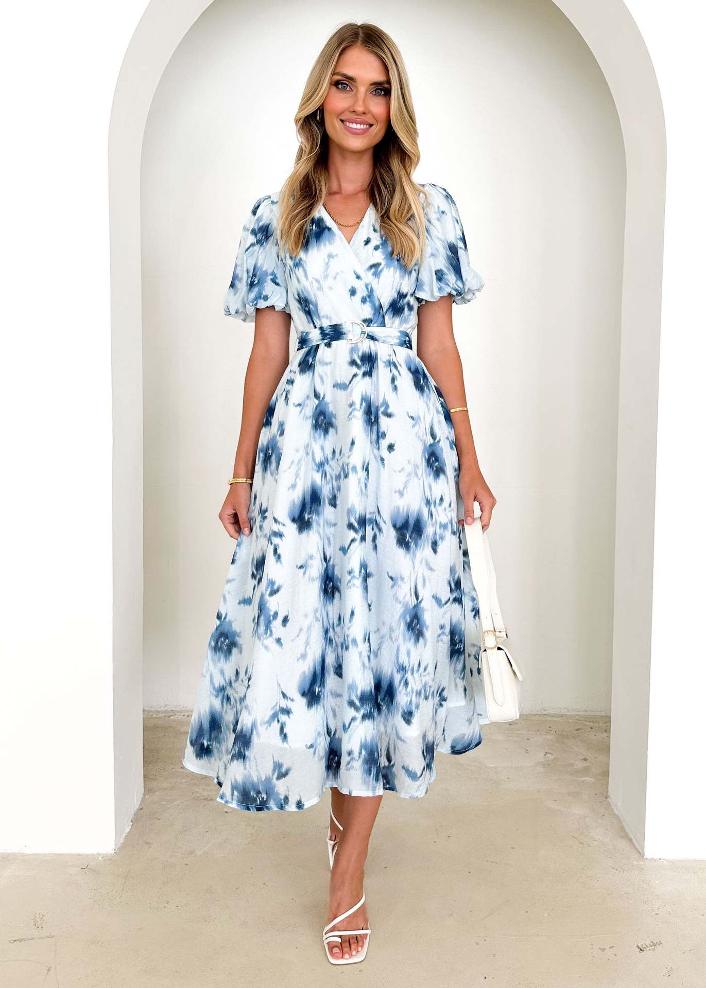 Women's midi dress with a fitted cut, voluminous sleeves and an elegant wave pattern, size GR