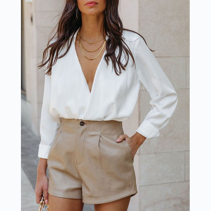 Damen High-Waist Shorts aus weichem Kunstleder mit Bundfalten GR