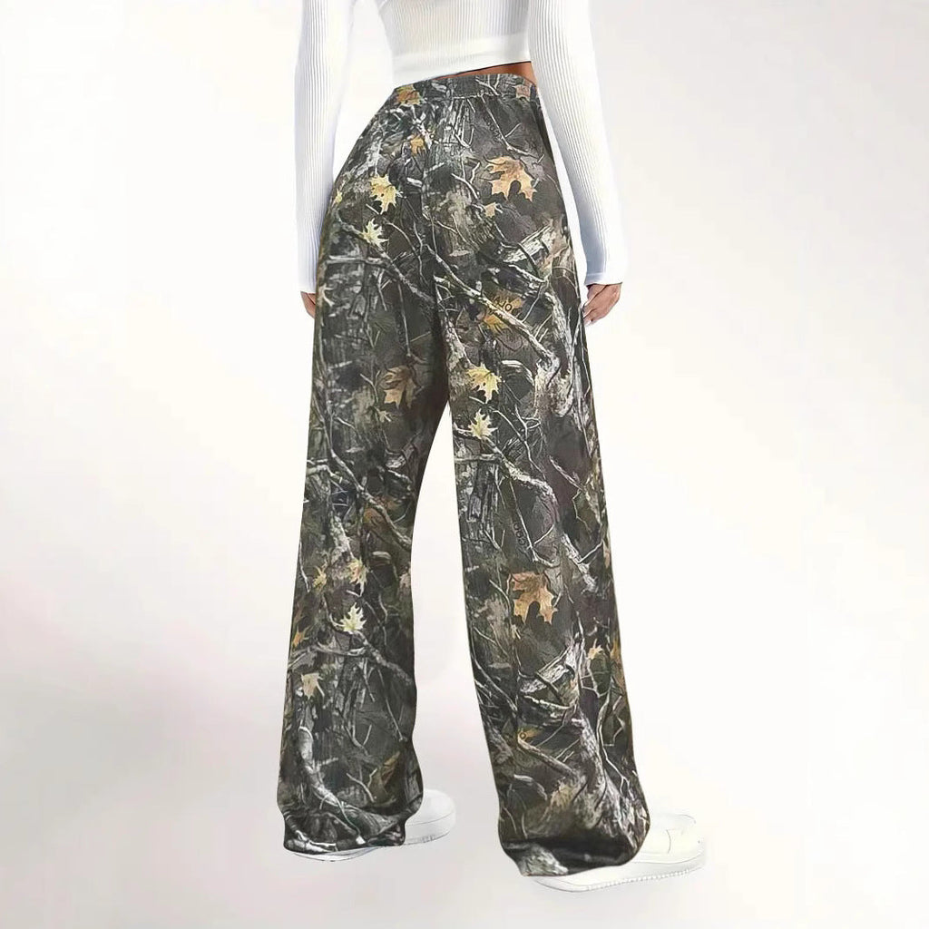 Women's Comfortable Cargo Trousers in Trendy Camouflage Design, Size
