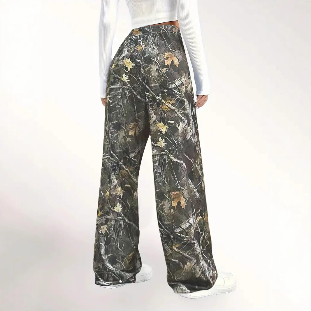 Women's Comfortable Cargo Trousers in Trendy Camouflage Design, Size