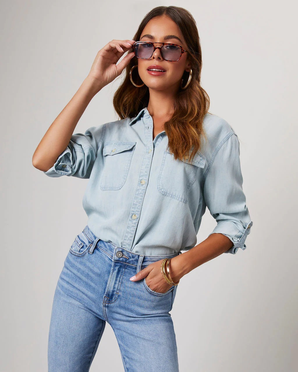 Women's denim shirt with turn-up sleeves and two chest pockets, size S
