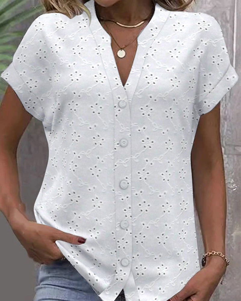 Damen luftige Bluse mit floralen Lochstickereien und durchgehender Knopfleiste GR