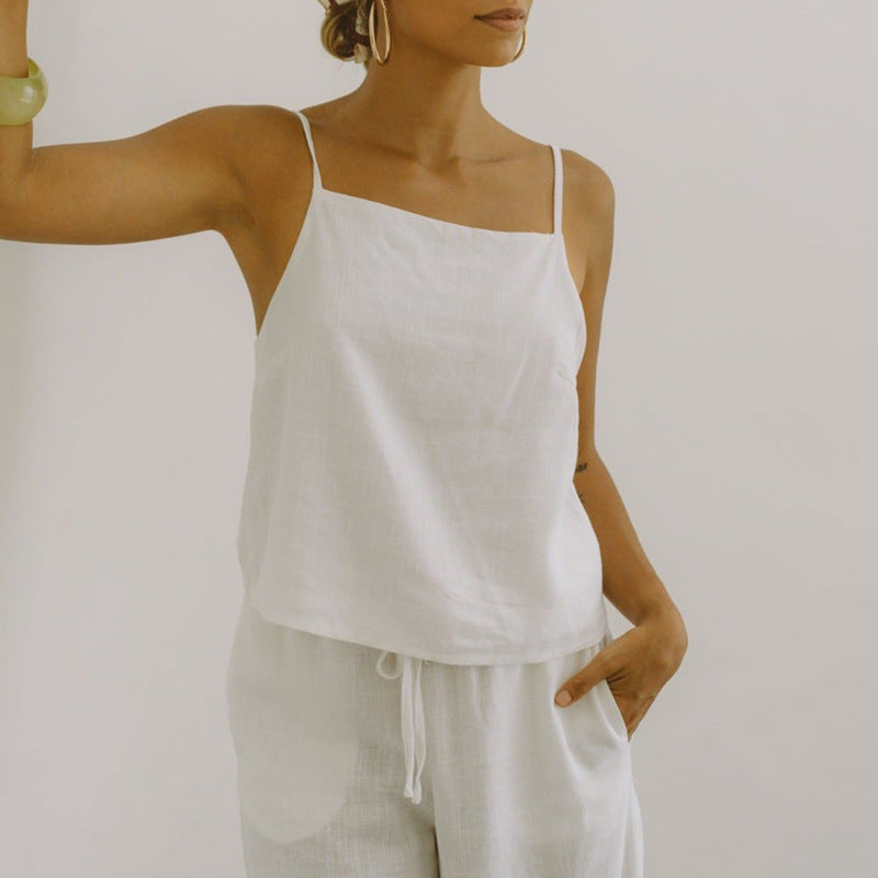 Women's sleeveless top in lightweight linen fabric with an elegant cut and adjustable straps, size [size missing]