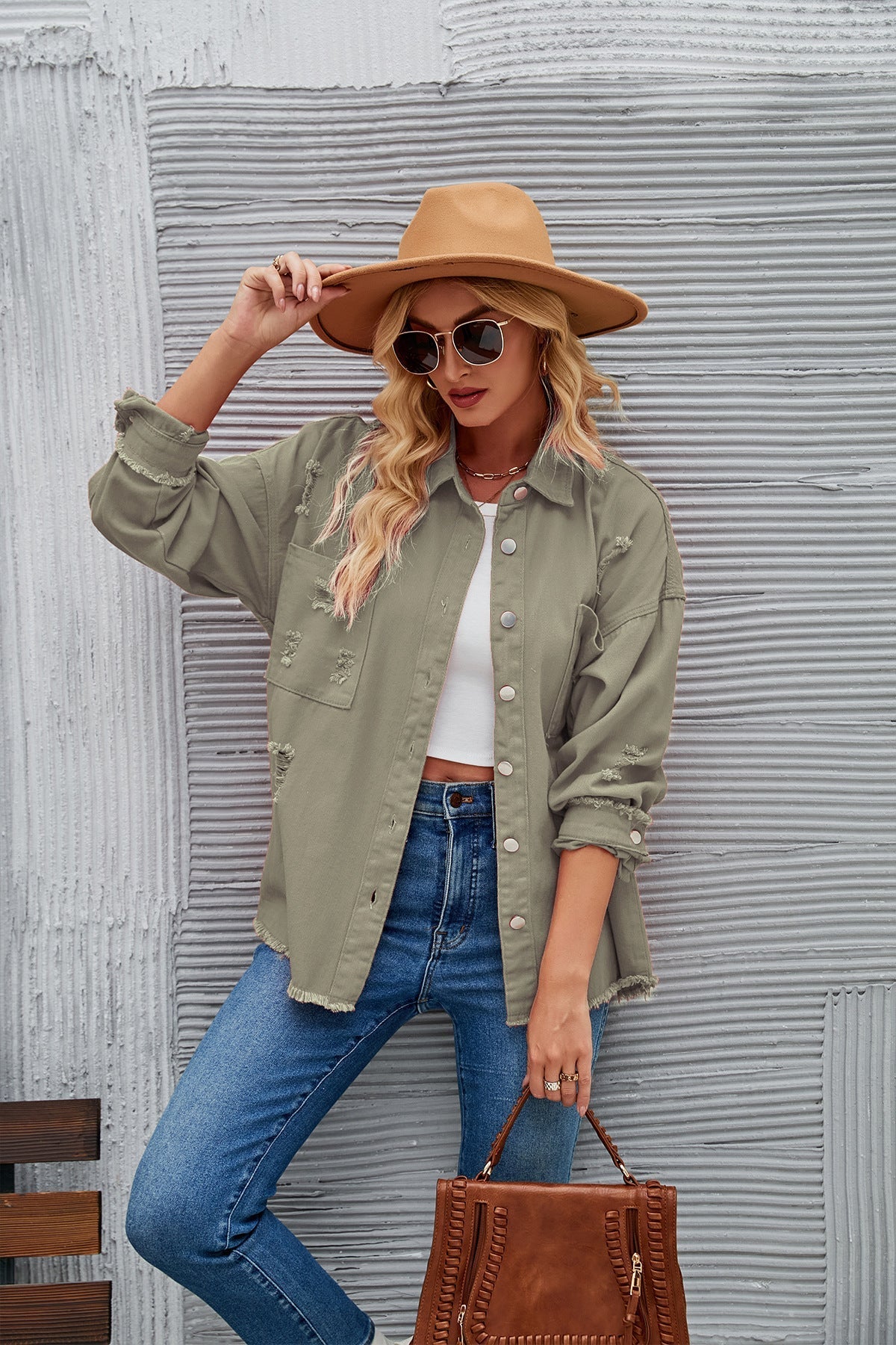 Women's denim shirt jacket in a casual oversized cut with fringed details, size GR