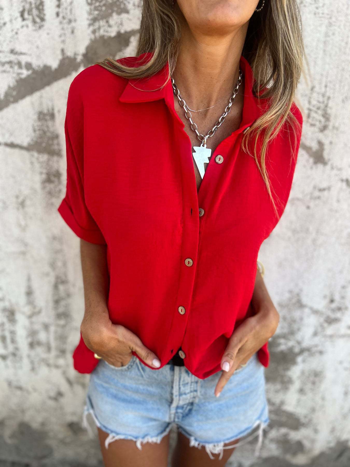 Women's fashionable blouse with full button closure and casual cut