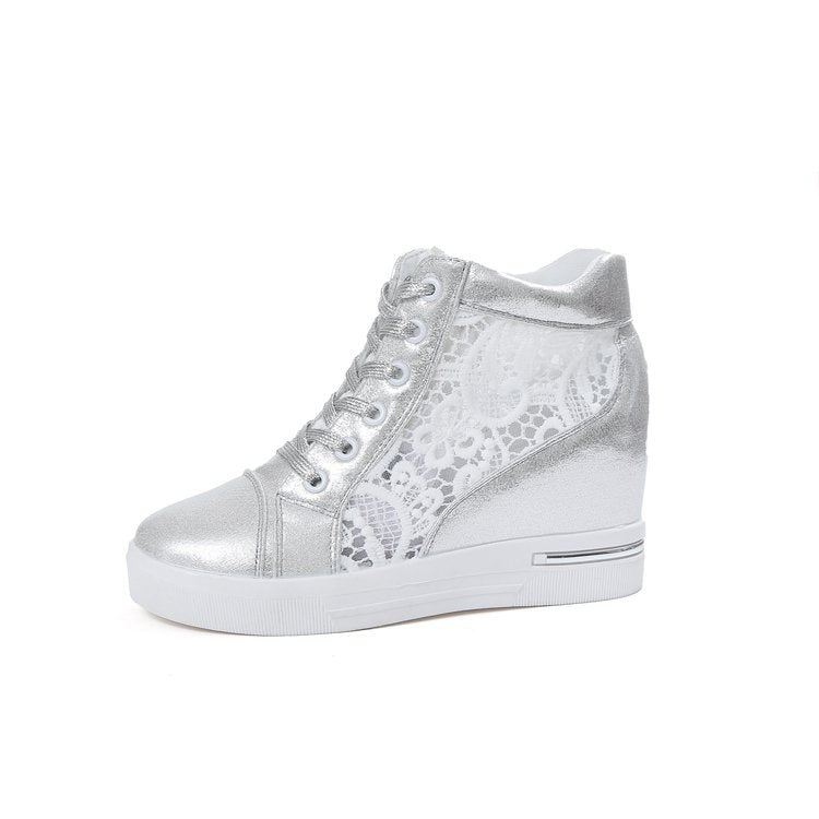 Women's wedge sneakers with fashionable lace detail and casual metallic finish, size GR