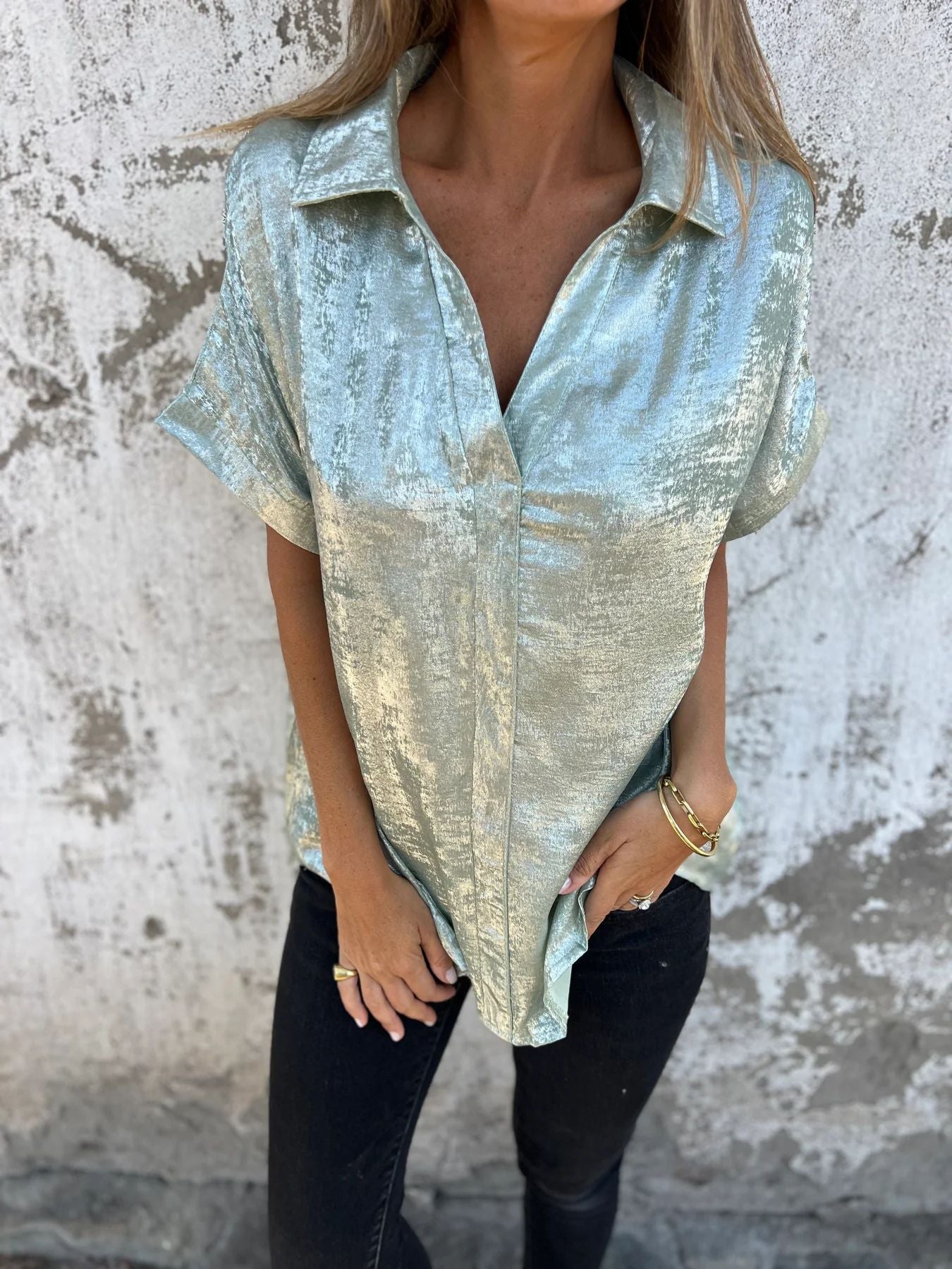 Damen Kurzarm-Seidenbluse mit elegantem Glanz und modischem Revers GR