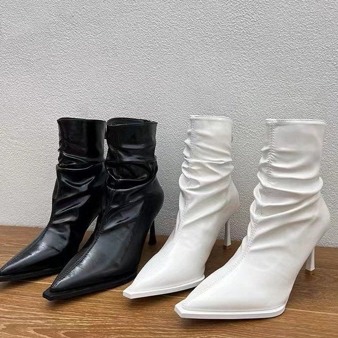 Women's elegant ankle boots with a pointed toe and casual slip-on design, size S