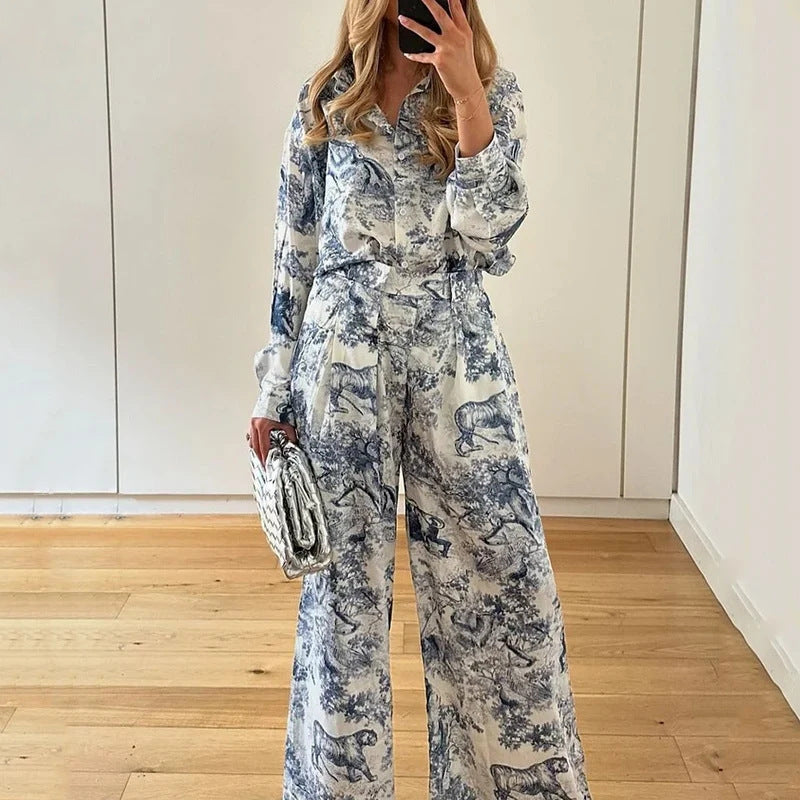 Women's elegant and comfortable two-piece set with artistic print, size S