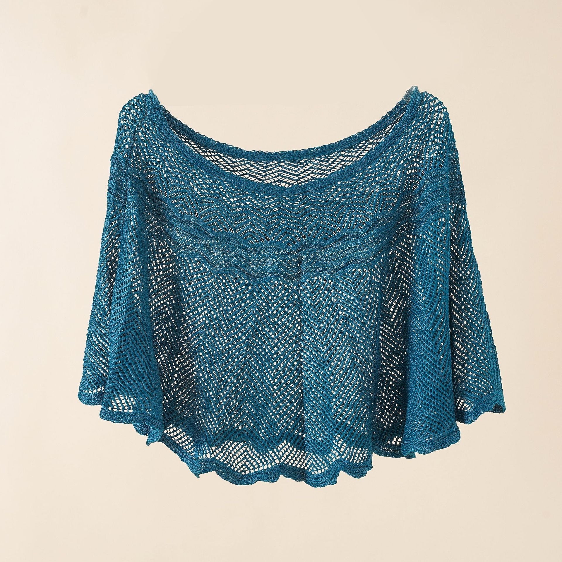 Damen luftiger Strickponcho im modernen Design GR