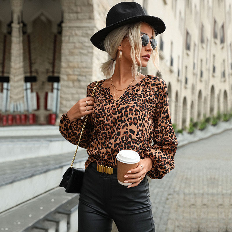 Women's blouse with unique leopard print and voluminous sleeves, size [size missing]