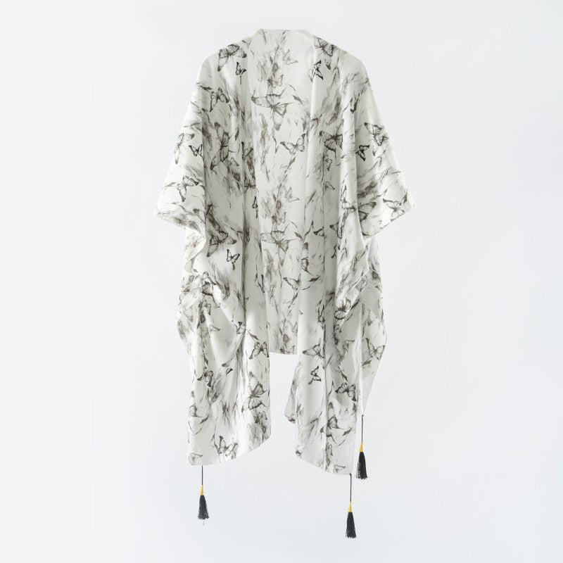Women's elegant kimono with an artistic floral pattern and fringed edges, size GR