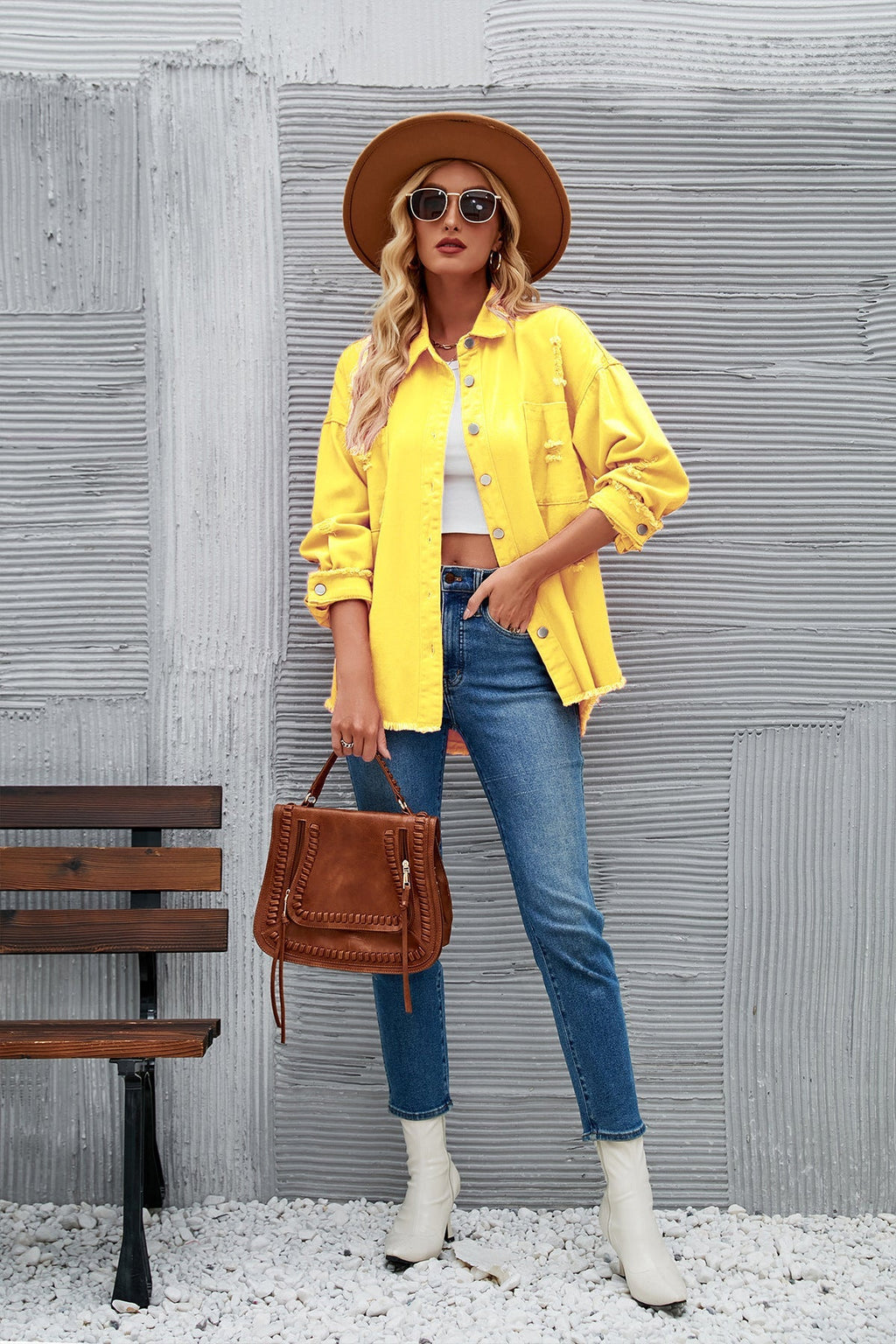 Women's denim shirt jacket in a casual oversized cut with fringed details, size GR