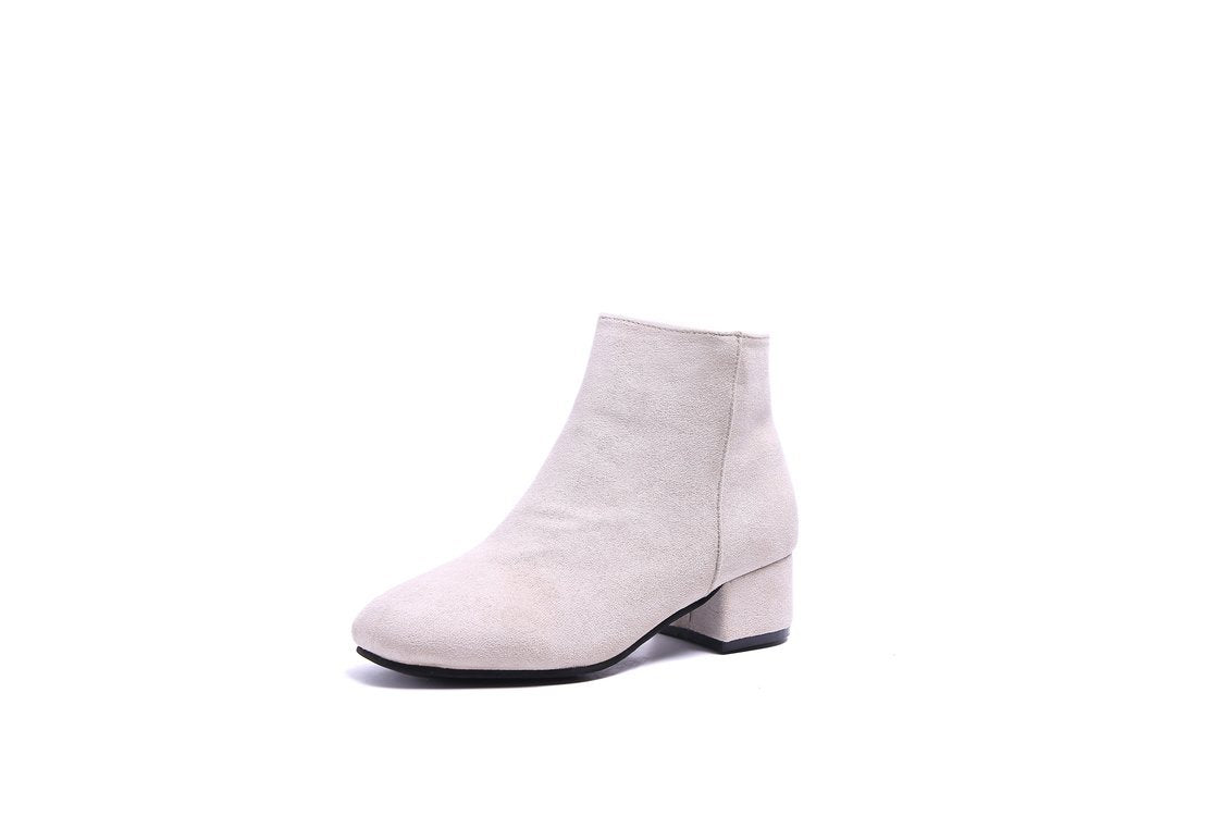 Women's ankle boots with a modern, minimalist design and comfortable block heel, size GR