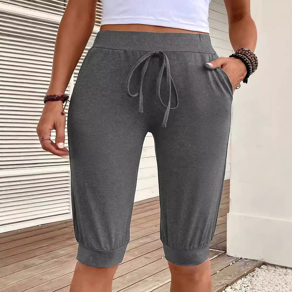 Women's comfortable jersey shorts with elastic waistband and practical side pockets, size S