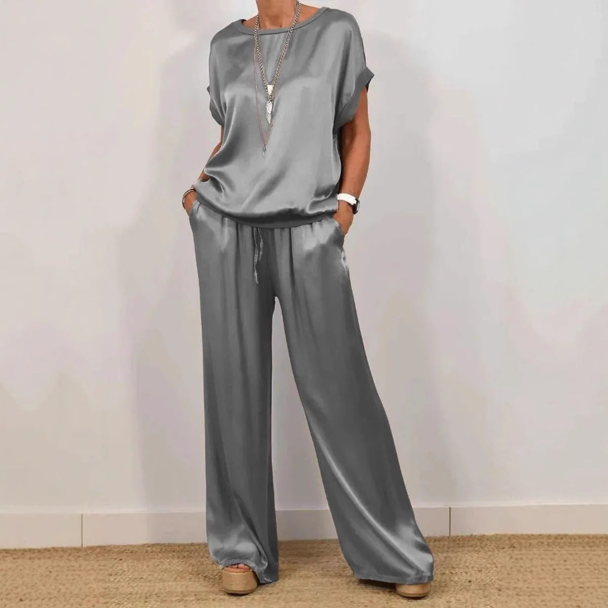 Women's elegant lounge set with flowing cut and elasticated waistband, size