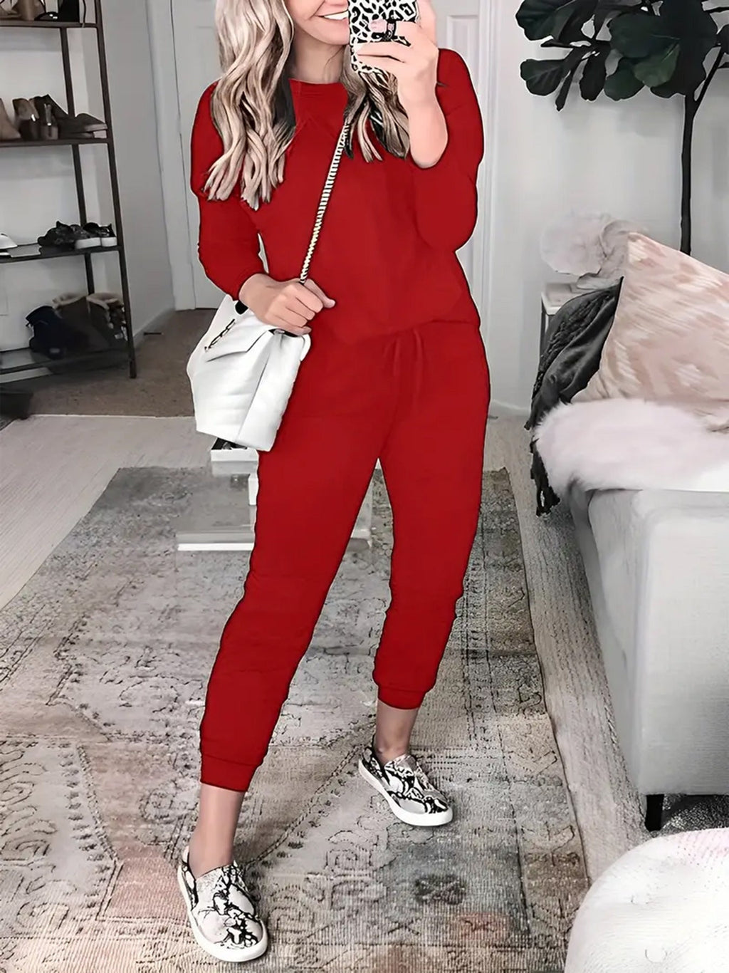 Women's comfortable leisure suit with elasticated waistband and fashionable cut, size S