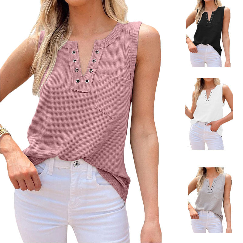 Women's sleeveless top with button placket and chest pocket, size