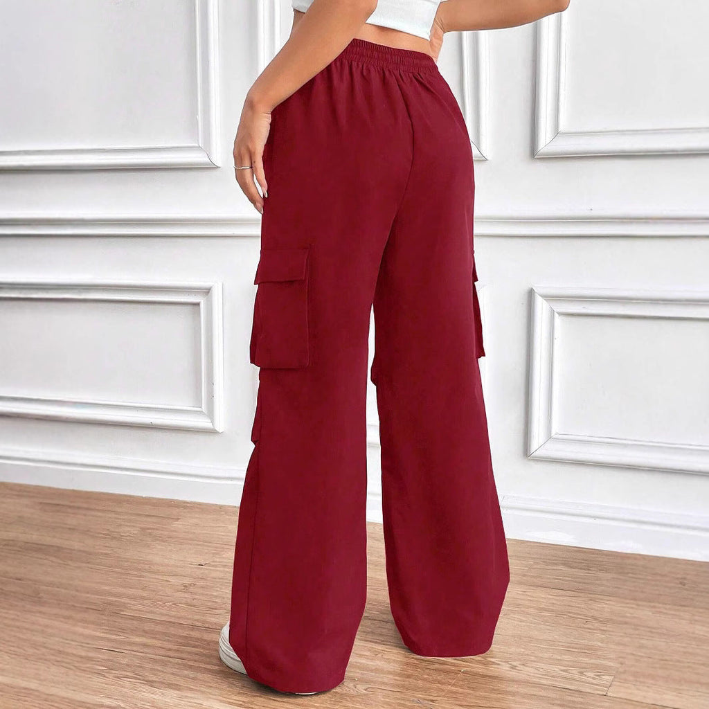 Women's cargo trousers with a modern cut and practical pockets, size S