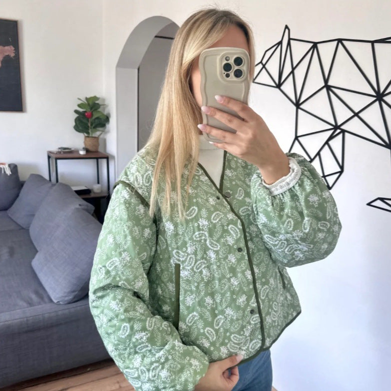 Women's quilted jacket with floral design and practical pockets, size S
