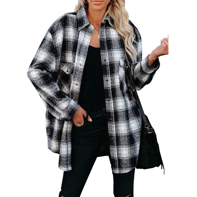 Women's checked shirt jacket made of soft flannel with practical pockets, size S