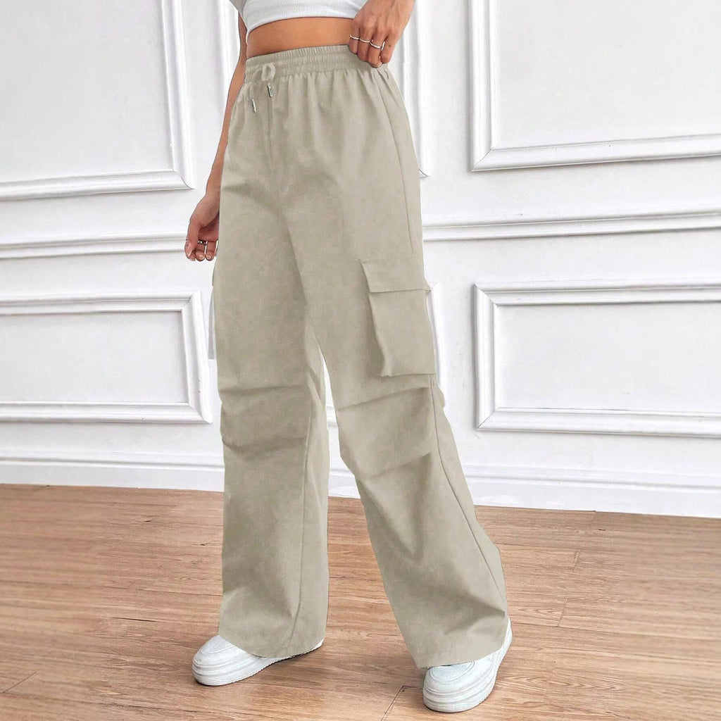 Women's cargo trousers with a modern cut and practical pockets, size S