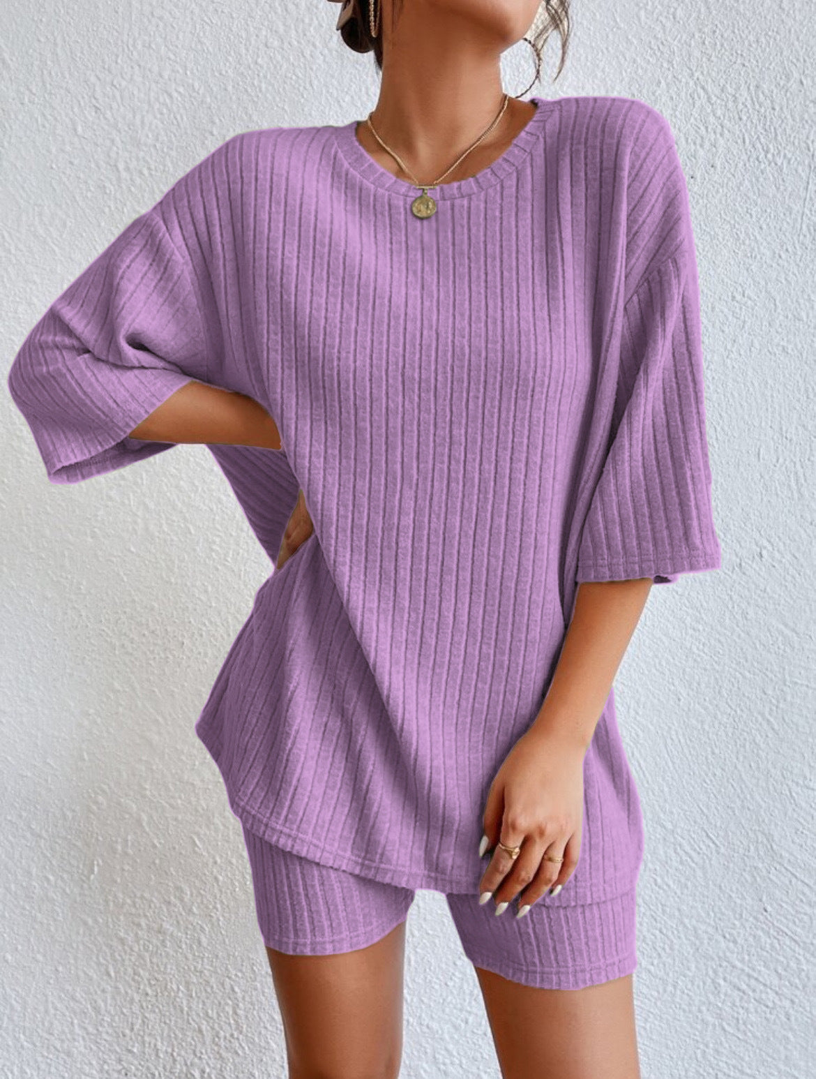Women's comfortable short-sleeved set with ribbed knit and relaxed fit, size